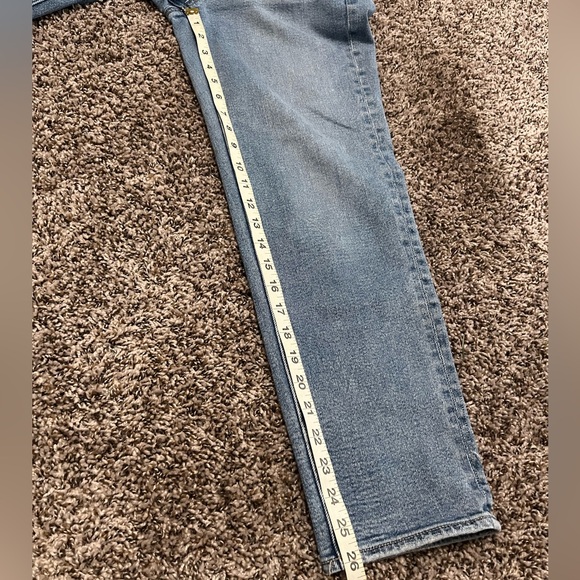 American Eagle light wash straight leg mom jeans size women’s 4 - Picture 8 of 8